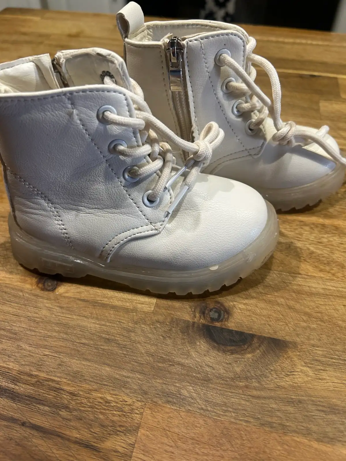 Kids white ankle boots size 7AU – photo 2