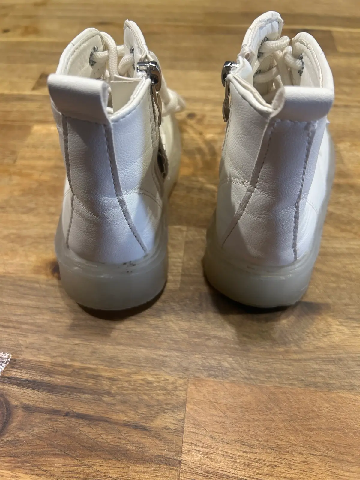 Kids white ankle boots size 7AU – photo 3