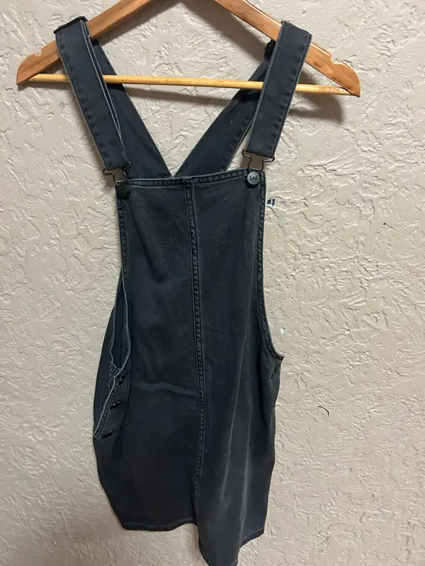 Lee black pinafore/dress with adjustable straps