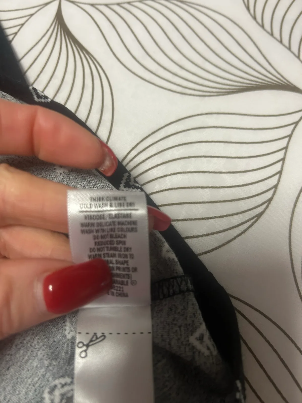 Target black/white diamond top – photo 5