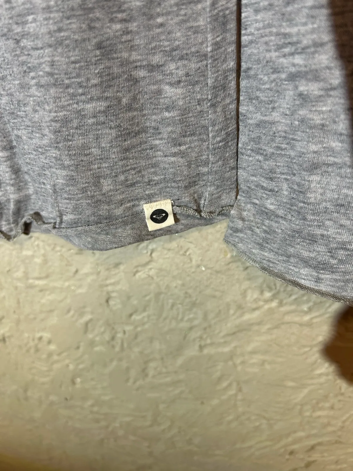 Roxy grey long sleeve tee with heart graphic — photo 5