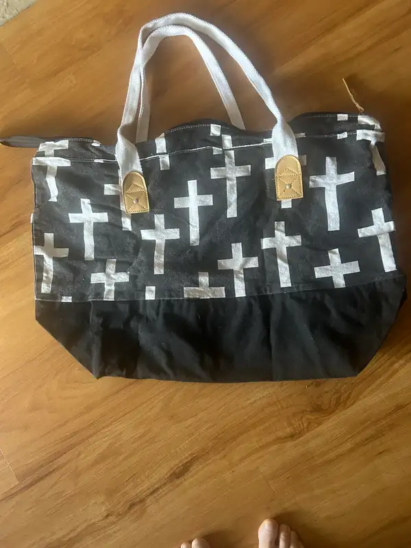 Large black/white cross print travel bag