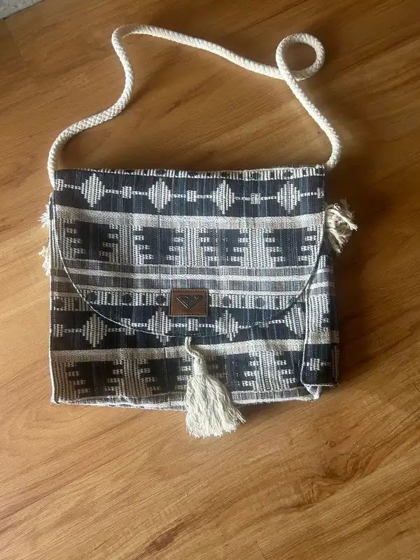 Roxy blue/white geometric crossbody satchel