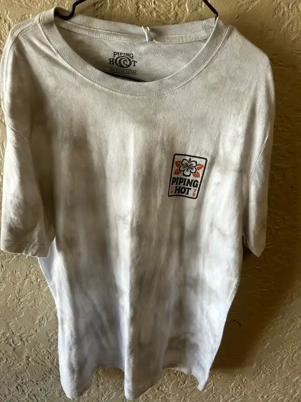 Men’s piping hot grey graphic tee