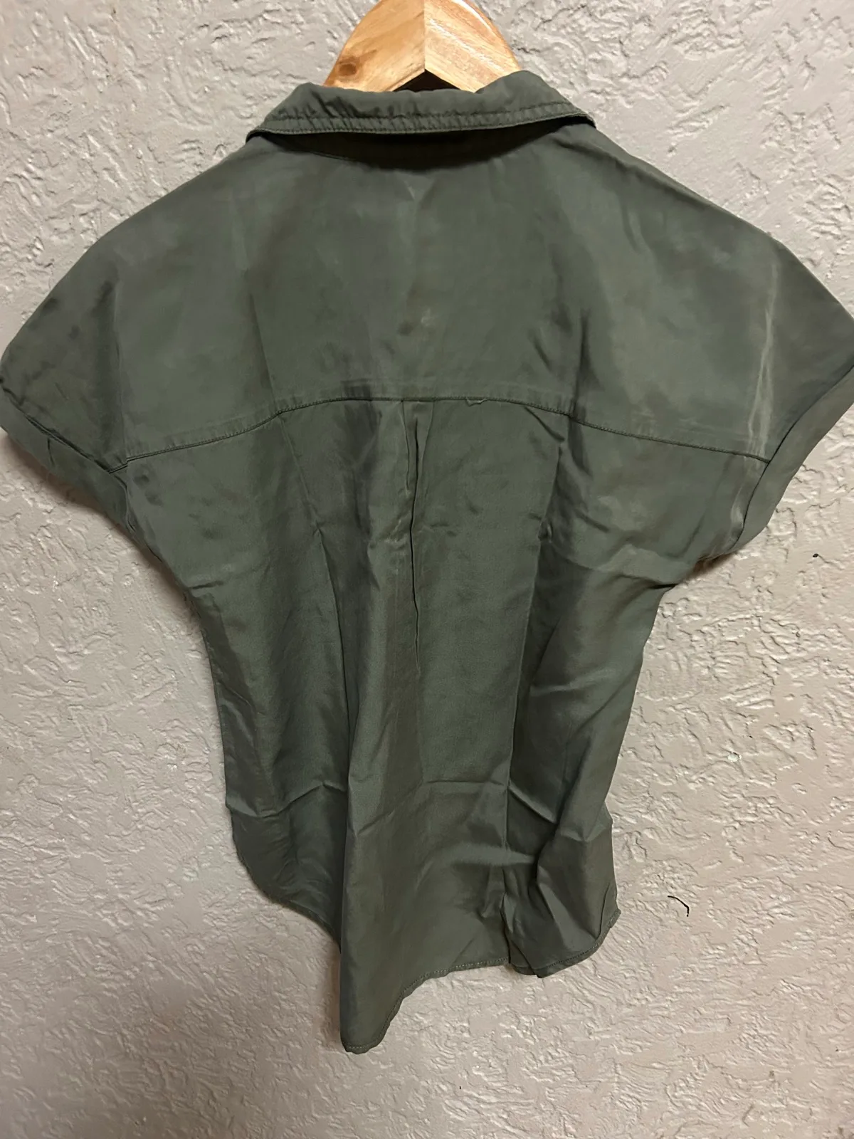 Target green olive button up short sleeve shirt — photo 3