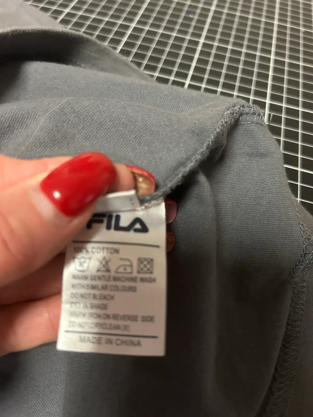 Men’s grey Fila tee size small – photo 6