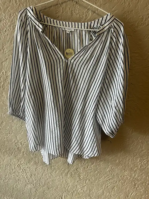 Target black/white ballon sleeve blouse