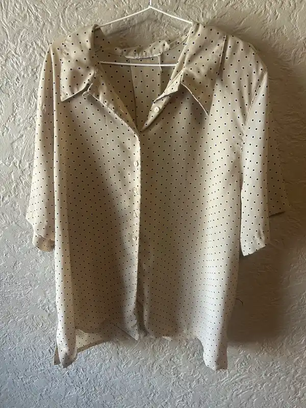 Women’s tan short sleeve shirt