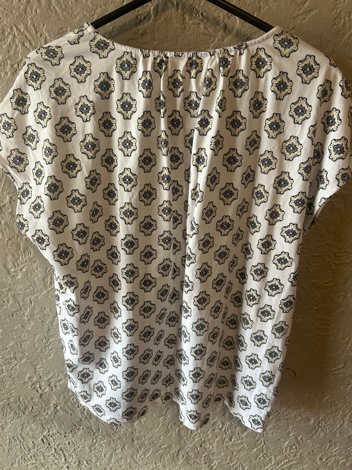 White blouse with black geometric print – photo 2