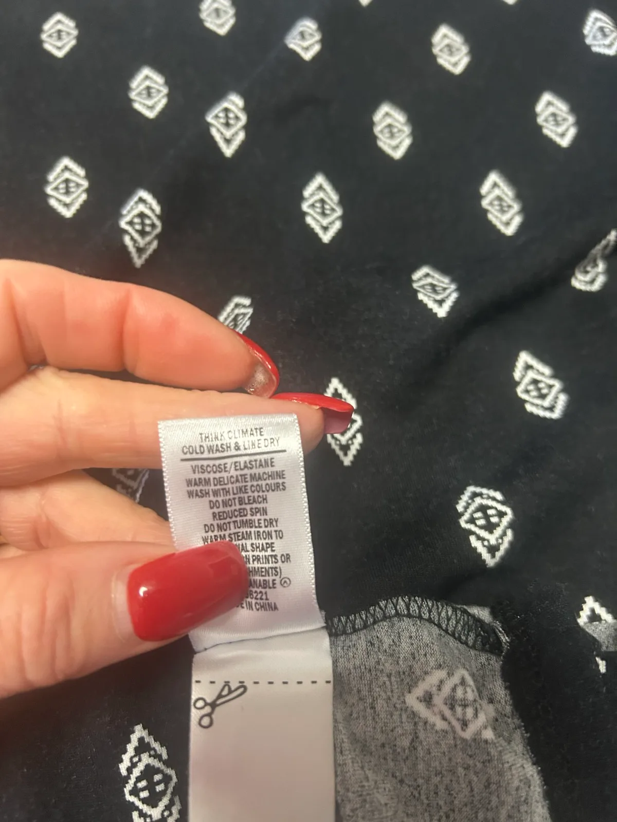 Target black/white diamond top – photo 6