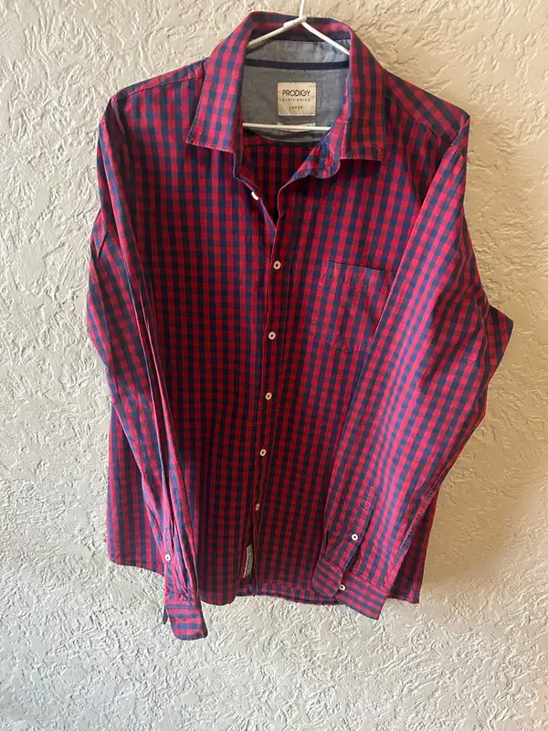 Men’s red/black checkered shirt