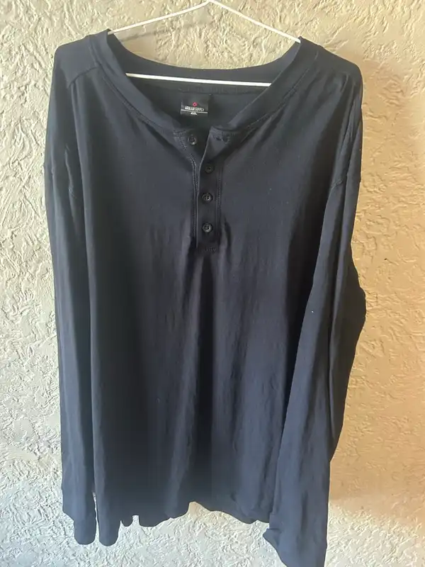 Men’s urban supply black Henley