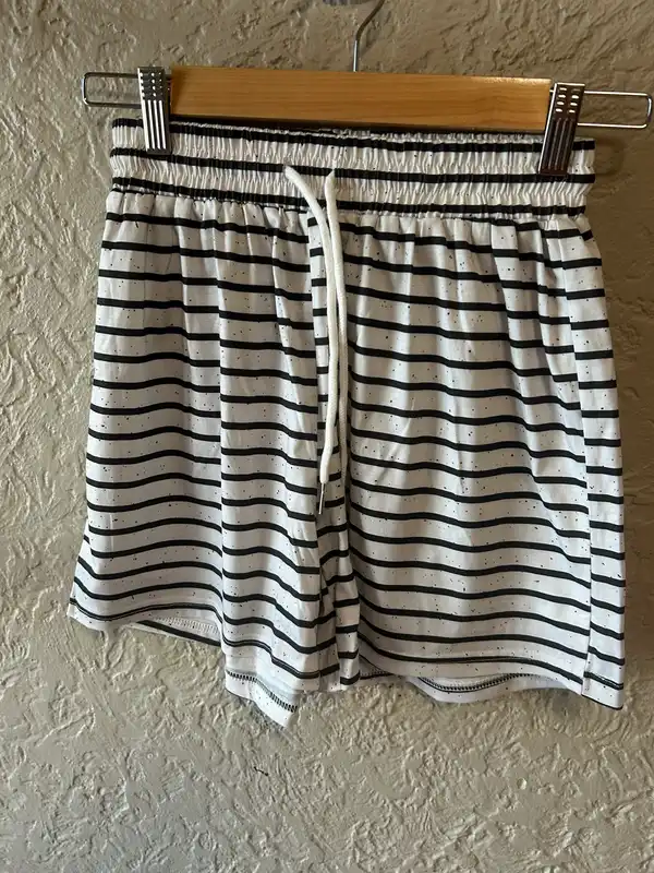 Dazy black/white striped shorts