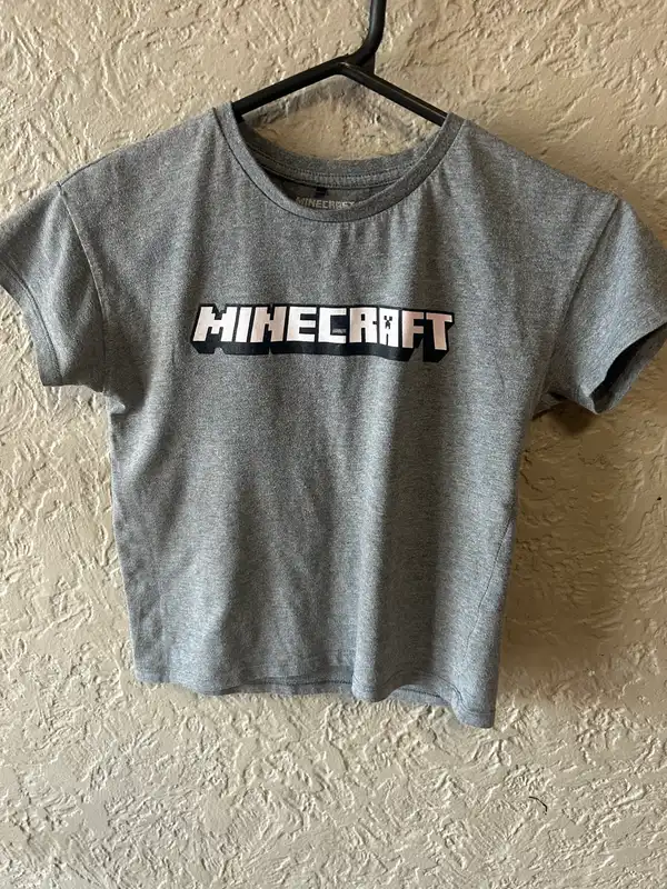 Kids grey Minecraft tee
