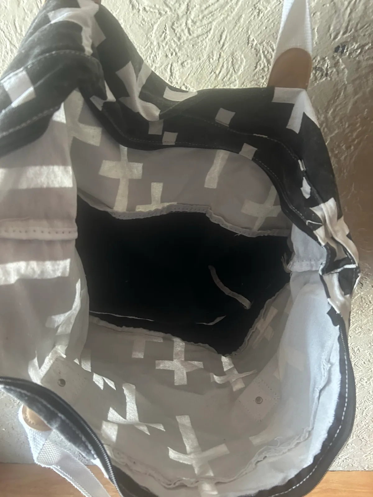 Large black/white cross print travel bag – photo 4