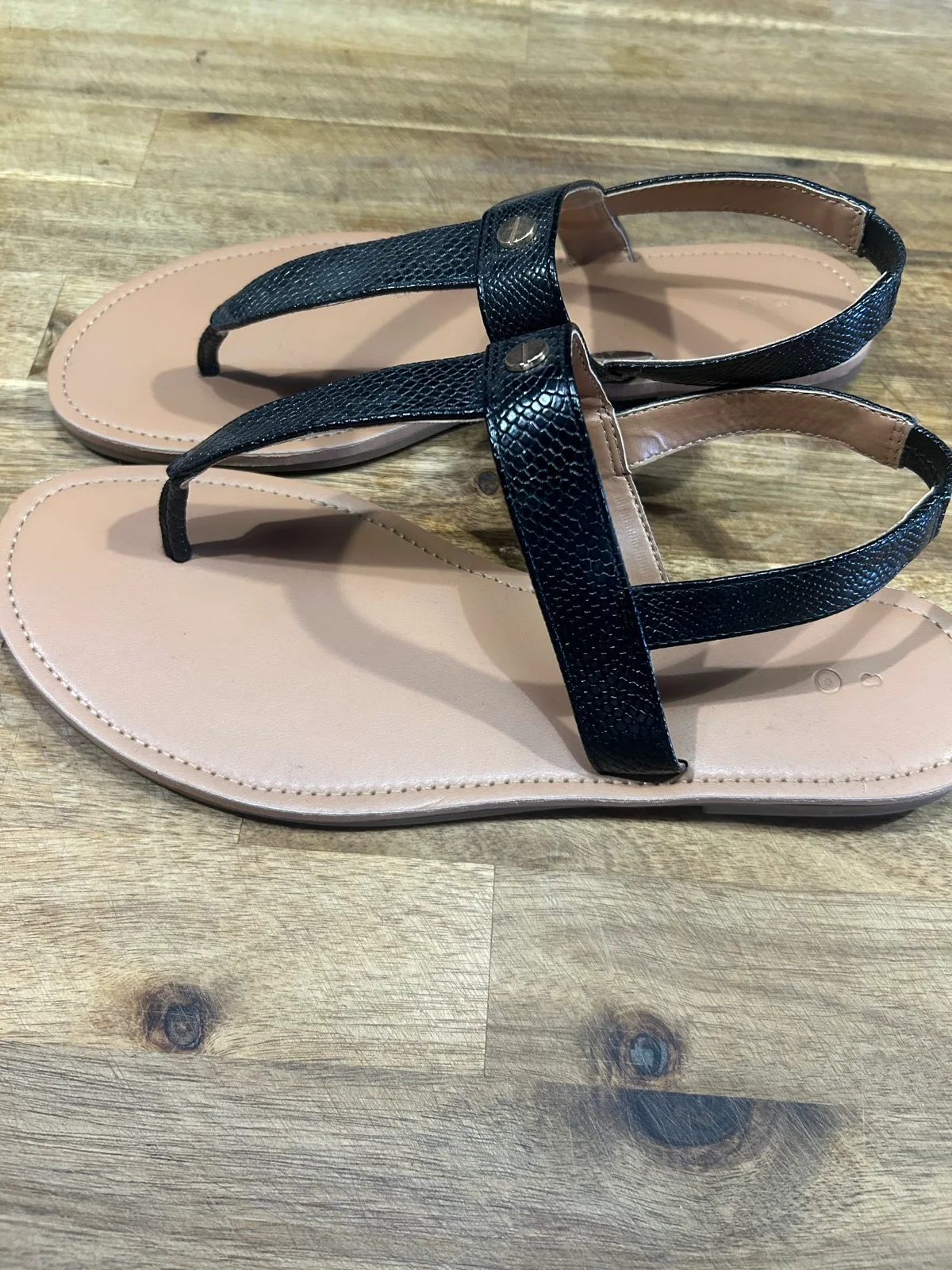 Women’s black strapped sandals – photo 3