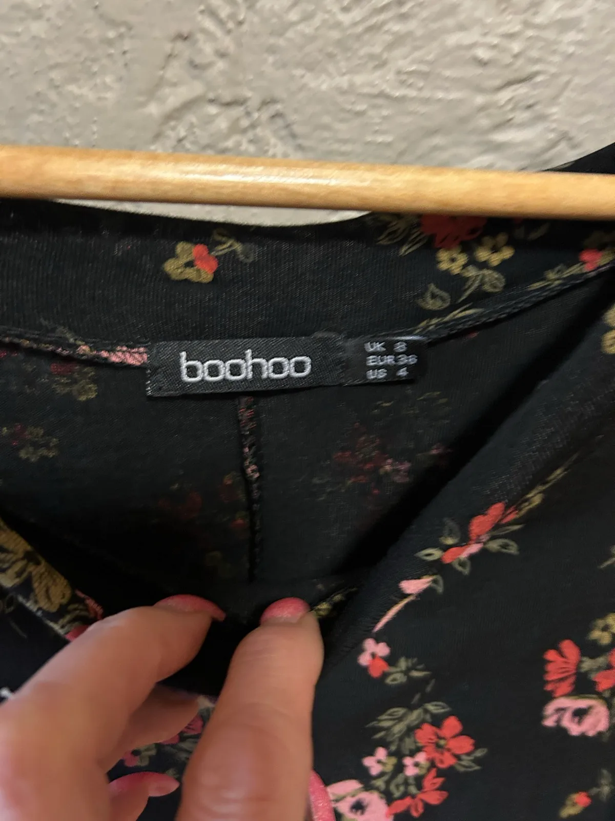 Boohoo black with red floral print dress — photo 2