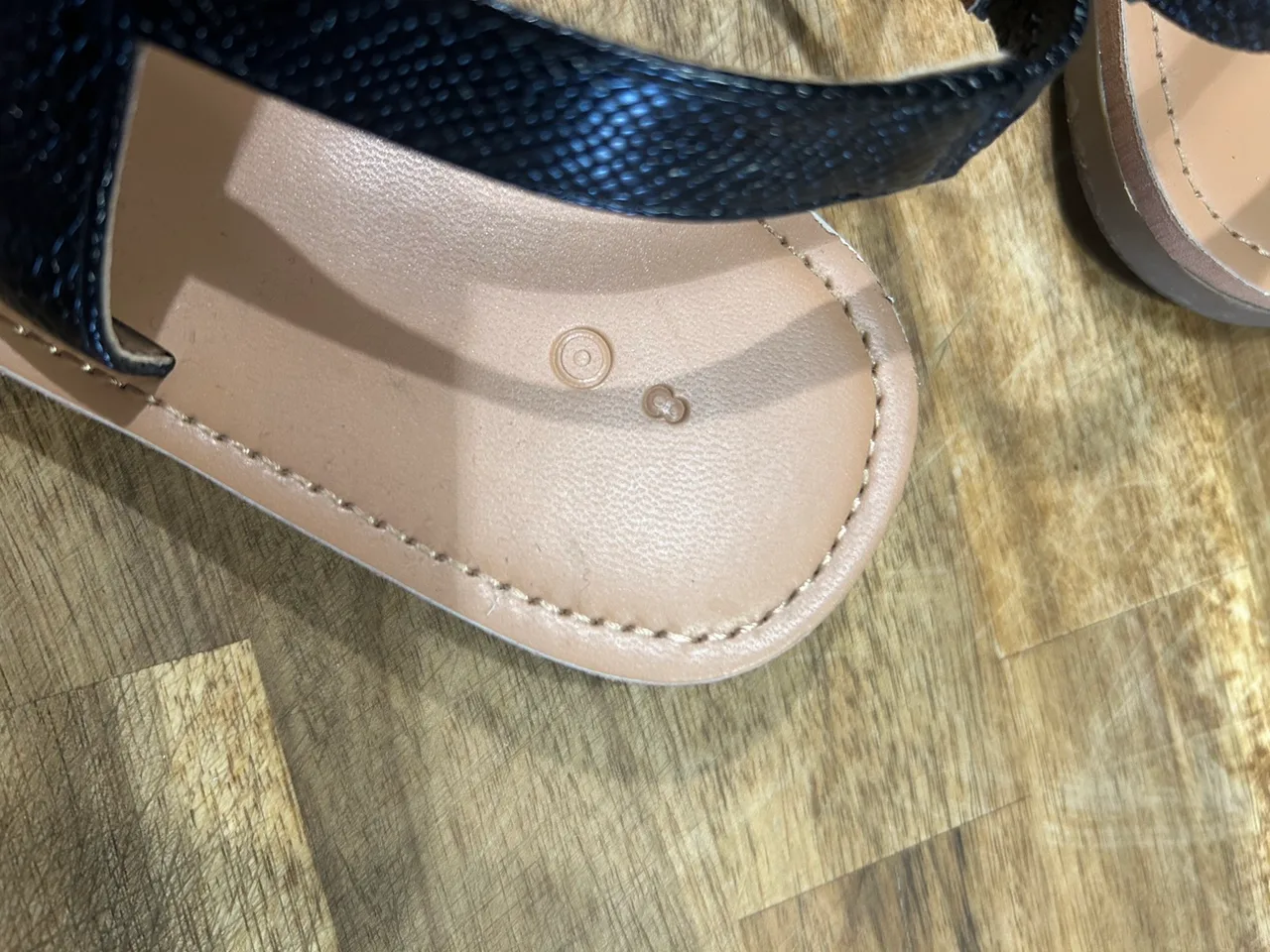 Women’s black strapped sandals – photo 4