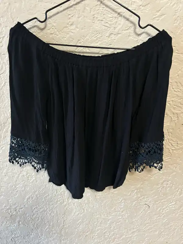 Jay jays black off the shoulder blouse