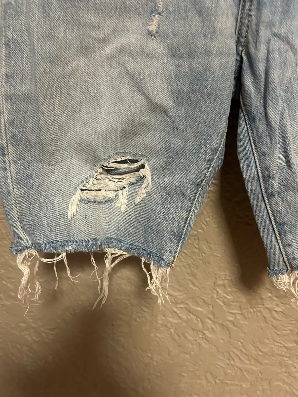 Women’s Levi 501 distressed shorts – photo 2