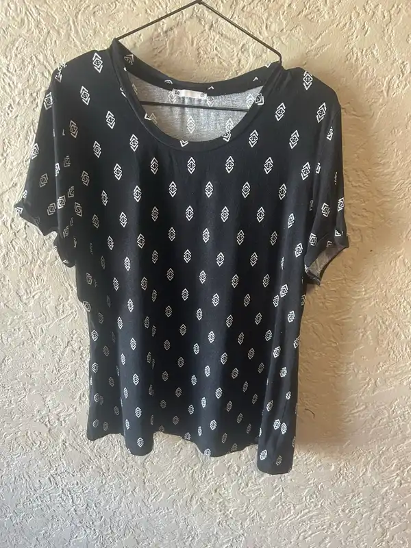 Target black/white diamond top