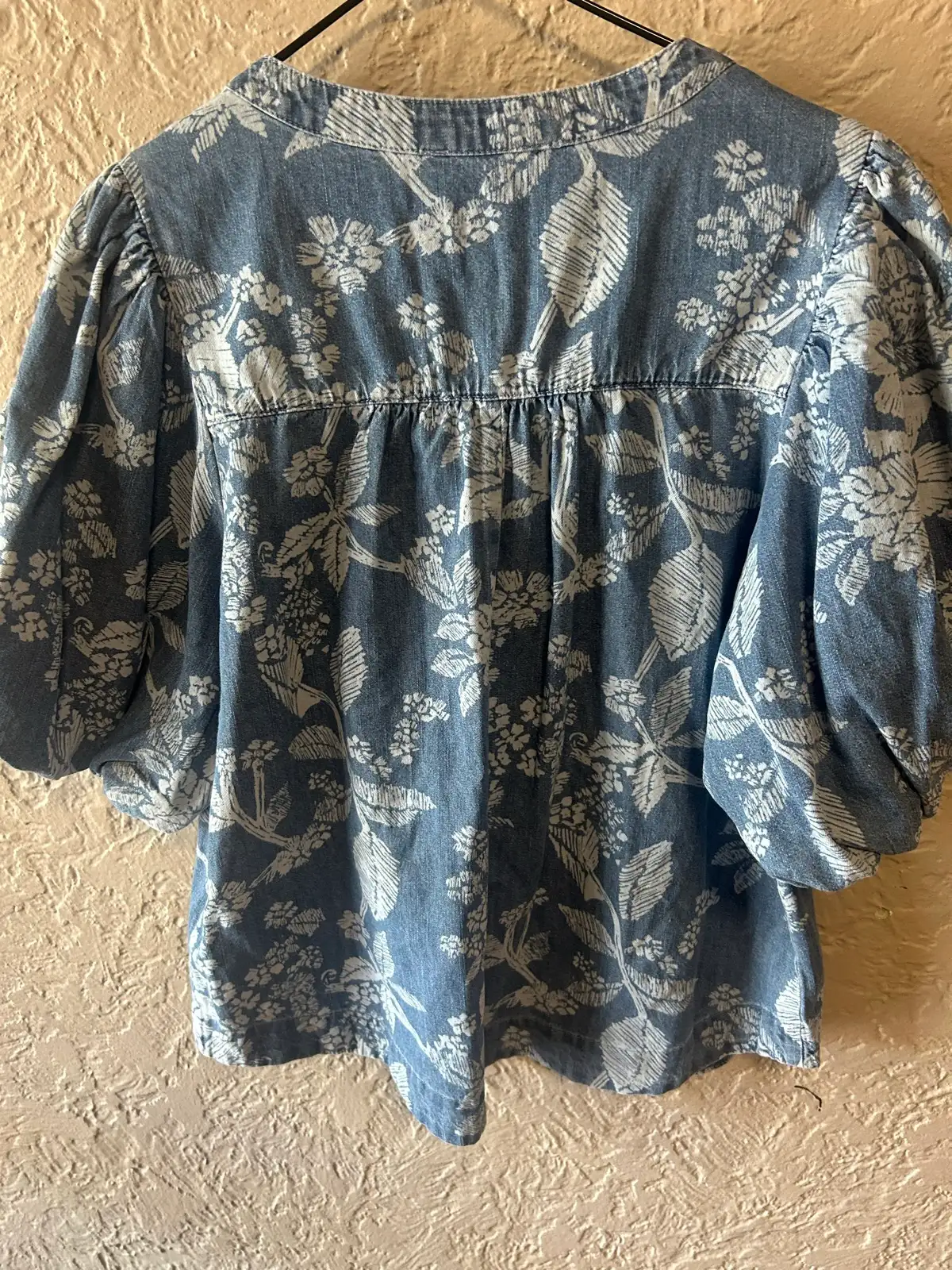Suzanne grae white floral printed denim blouse – photo 5