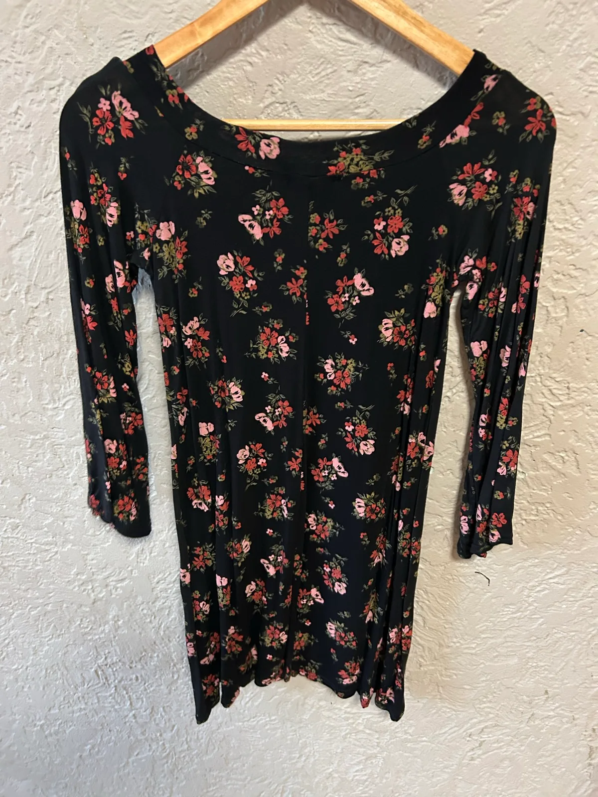 Boohoo black with red floral print dress — photo 3