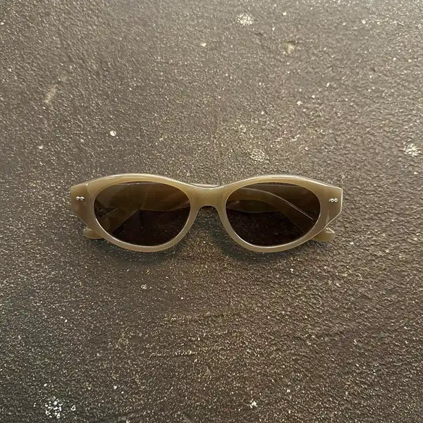 Tea Brown Oval Sunglasses | DG19430-02