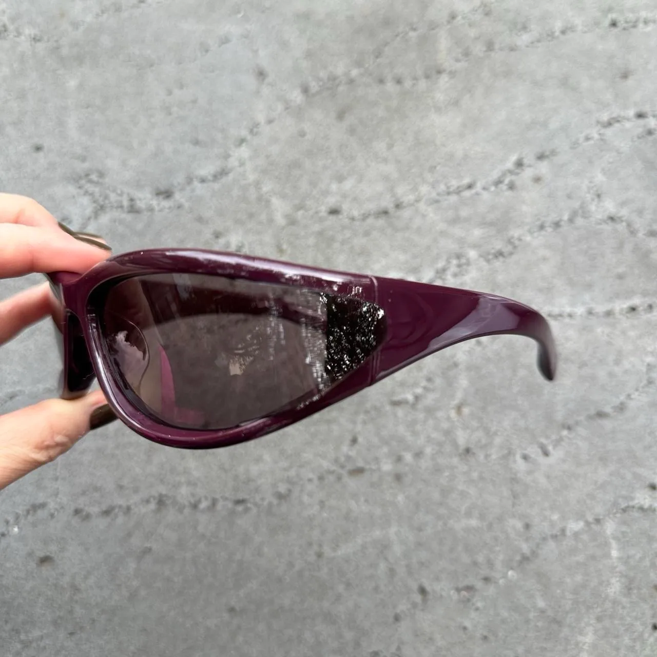 Plum Wraparound Sunglasses | DG17006-03 – photo 2