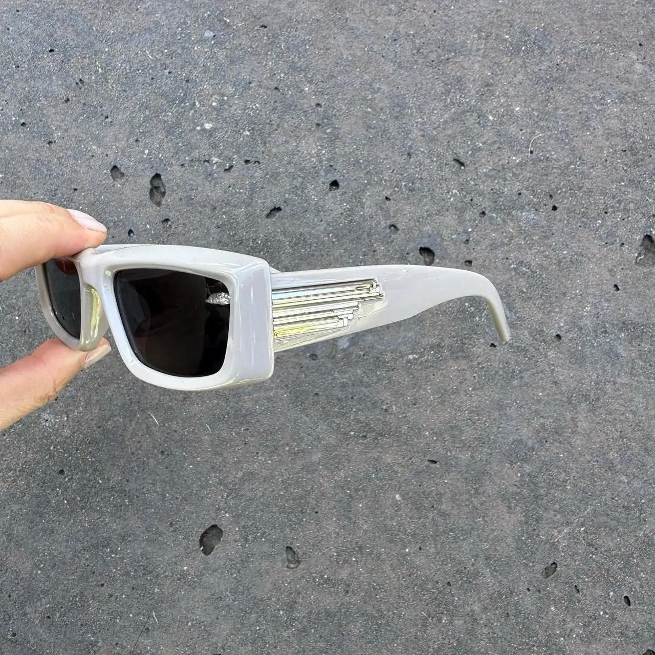 Light Grey Sunglasses | DG19310-01 – photo 2