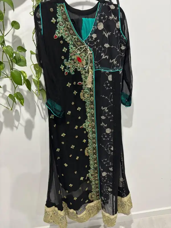 Pakistani suit