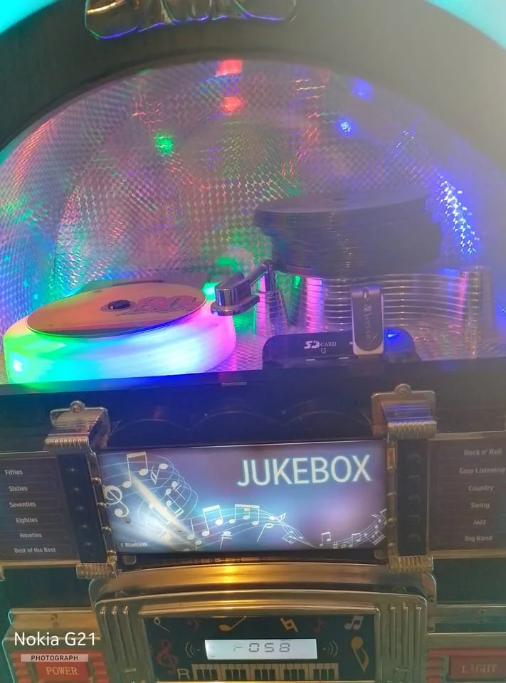RETRO STYLE JUKEBOX — photo 5
