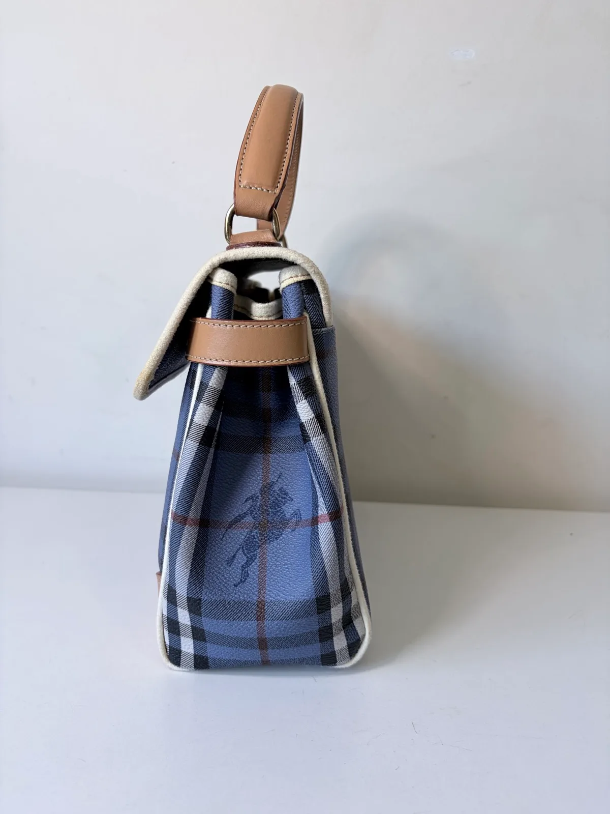 Authentic Vintage Burberry Two-Way Signature Checkered Medium Handbag — photo 4
