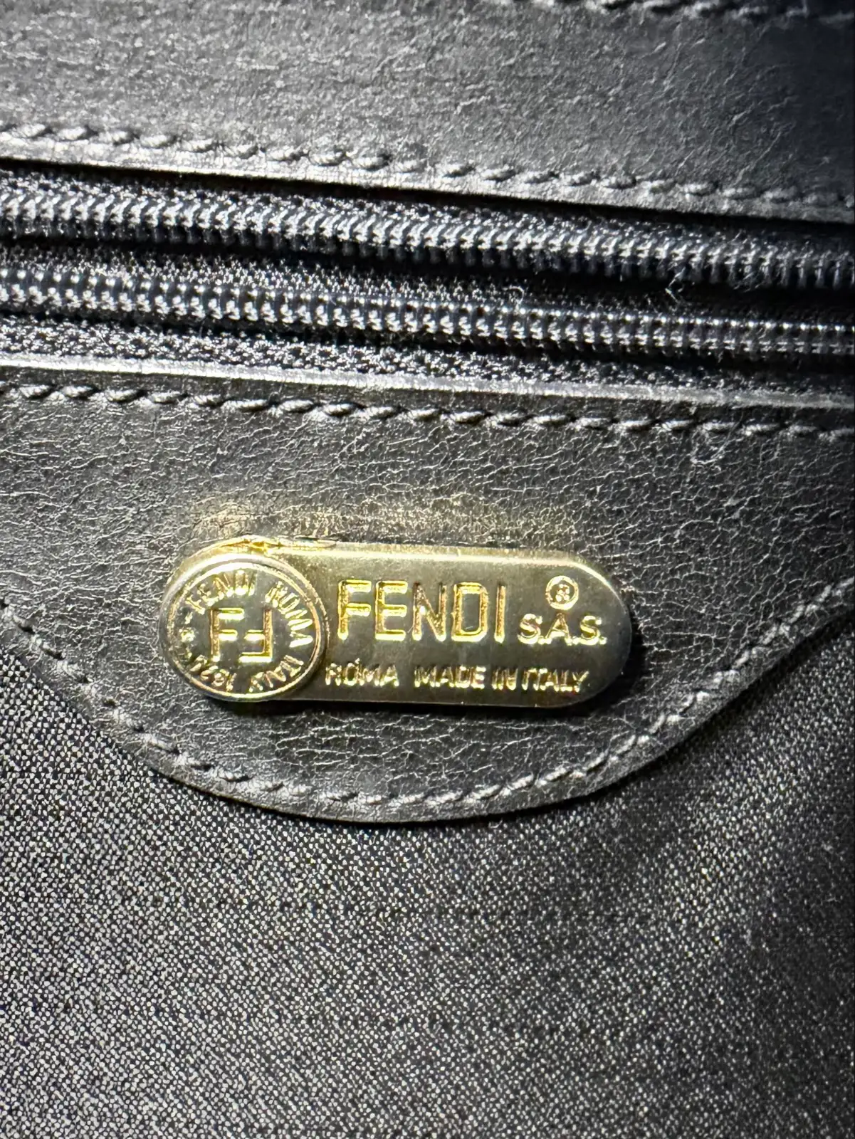 Authentic Vintage Fendi Structured Black Textured Leather Two-Way Handbag – photo 4