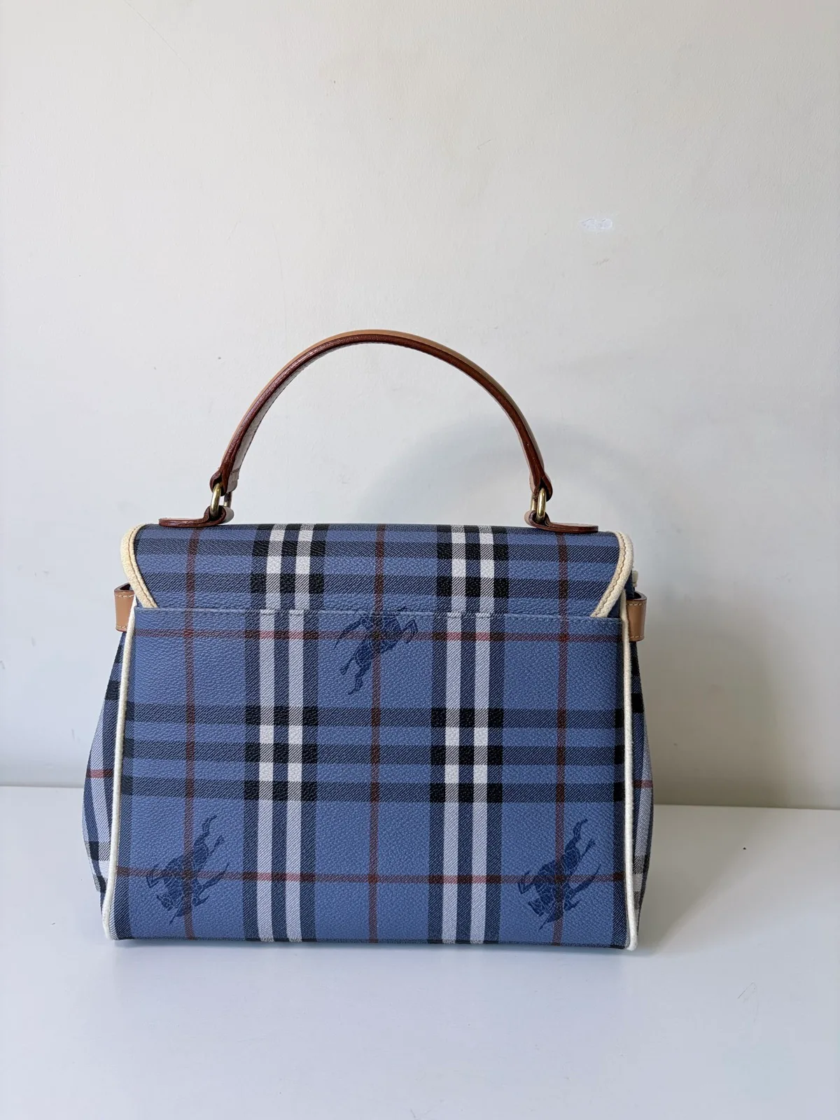 Authentic Vintage Burberry Two-Way Signature Checkered Medium Handbag — photo 5