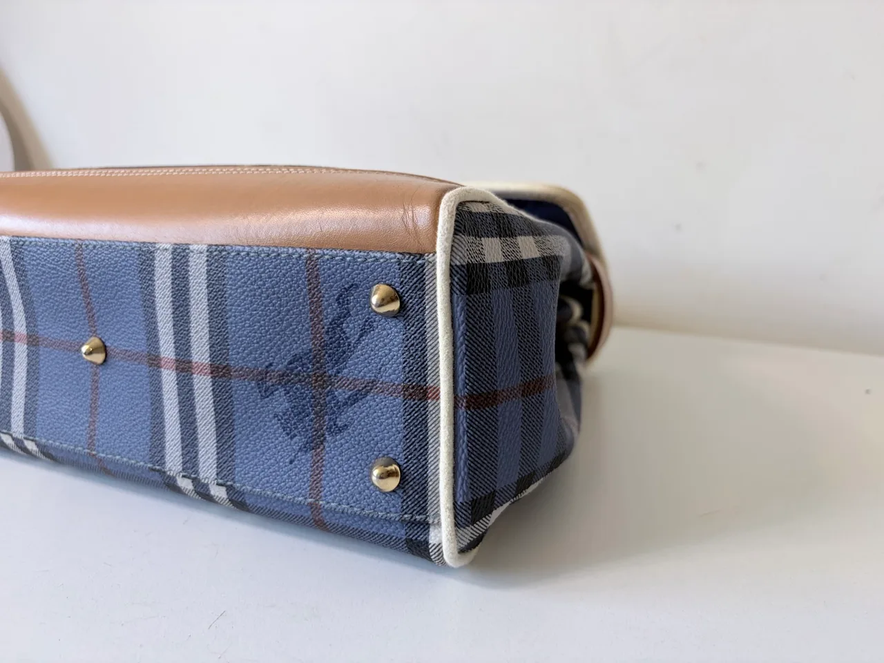 Authentic Vintage Burberry Two-Way Signature Checkered Medium Handbag — photo 8