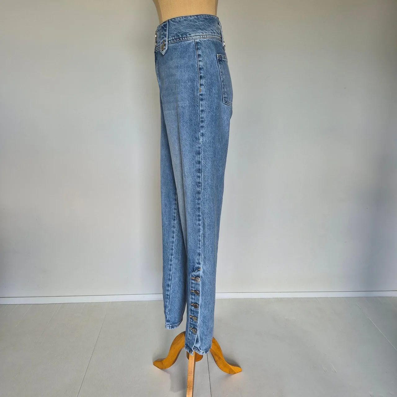 Decjuba Light Blue Wash Denim Button Detail Wide Leg Jeans Size 12 — photo 2
