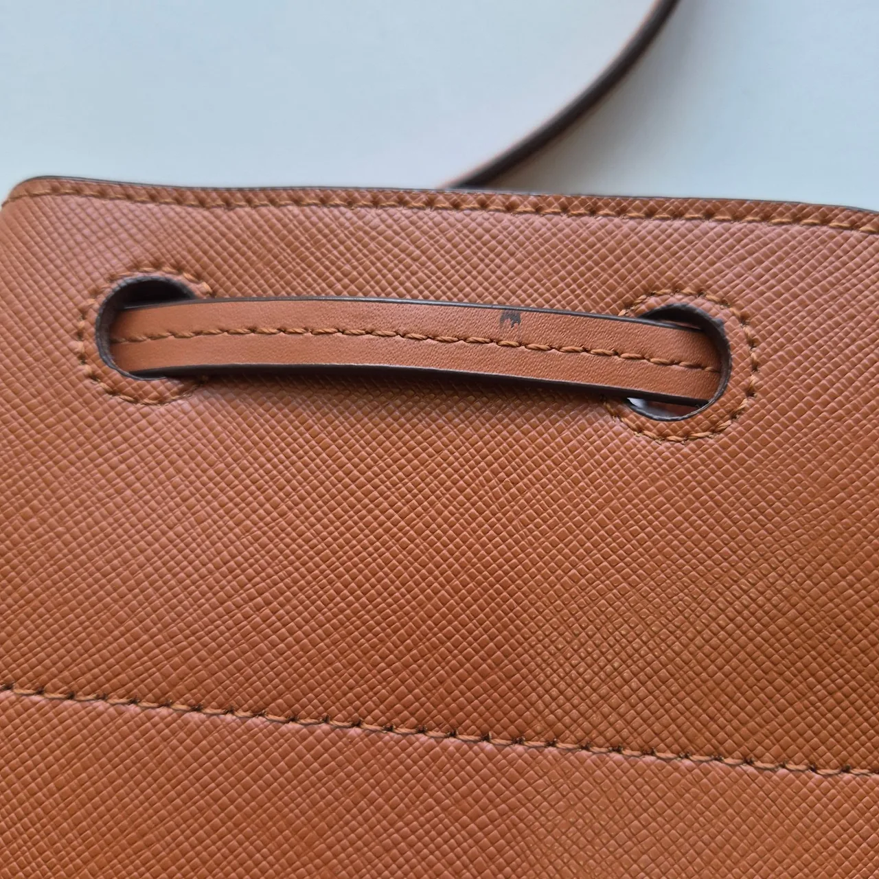 Oroton Harriet Medium Tan Brown Leather Bucket Shoulder Bag — photo 5