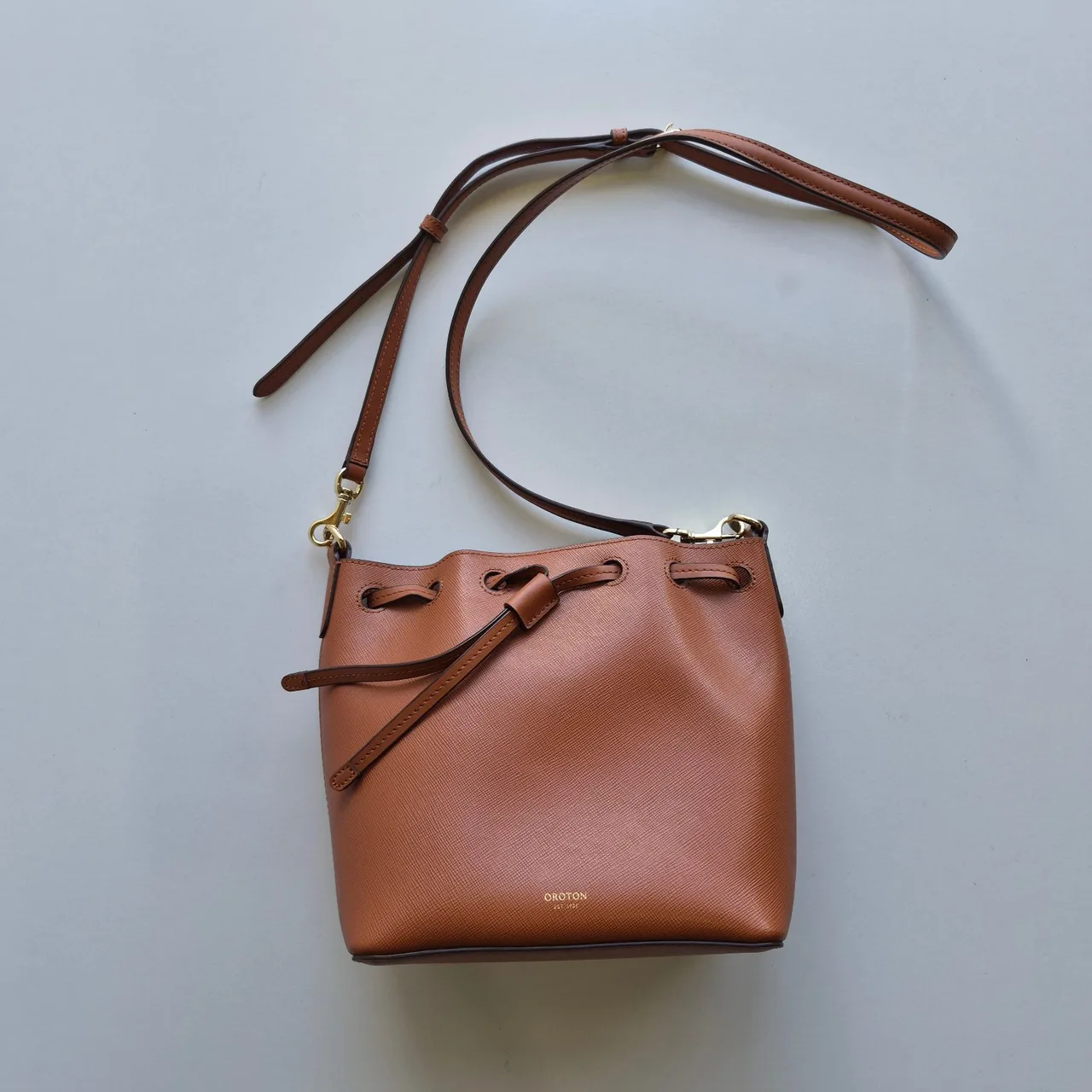 Oroton Harriet Medium Tan Brown Leather Bucket Shoulder Bag — photo 3