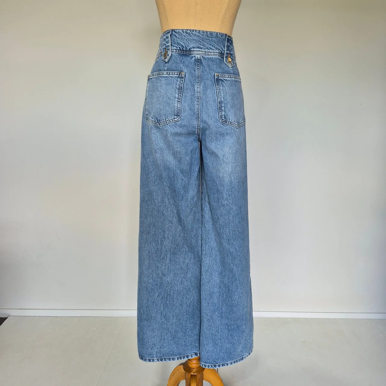 Decjuba Light Blue Wash Denim Button Detail Wide Leg Jeans Size 12 — photo 4