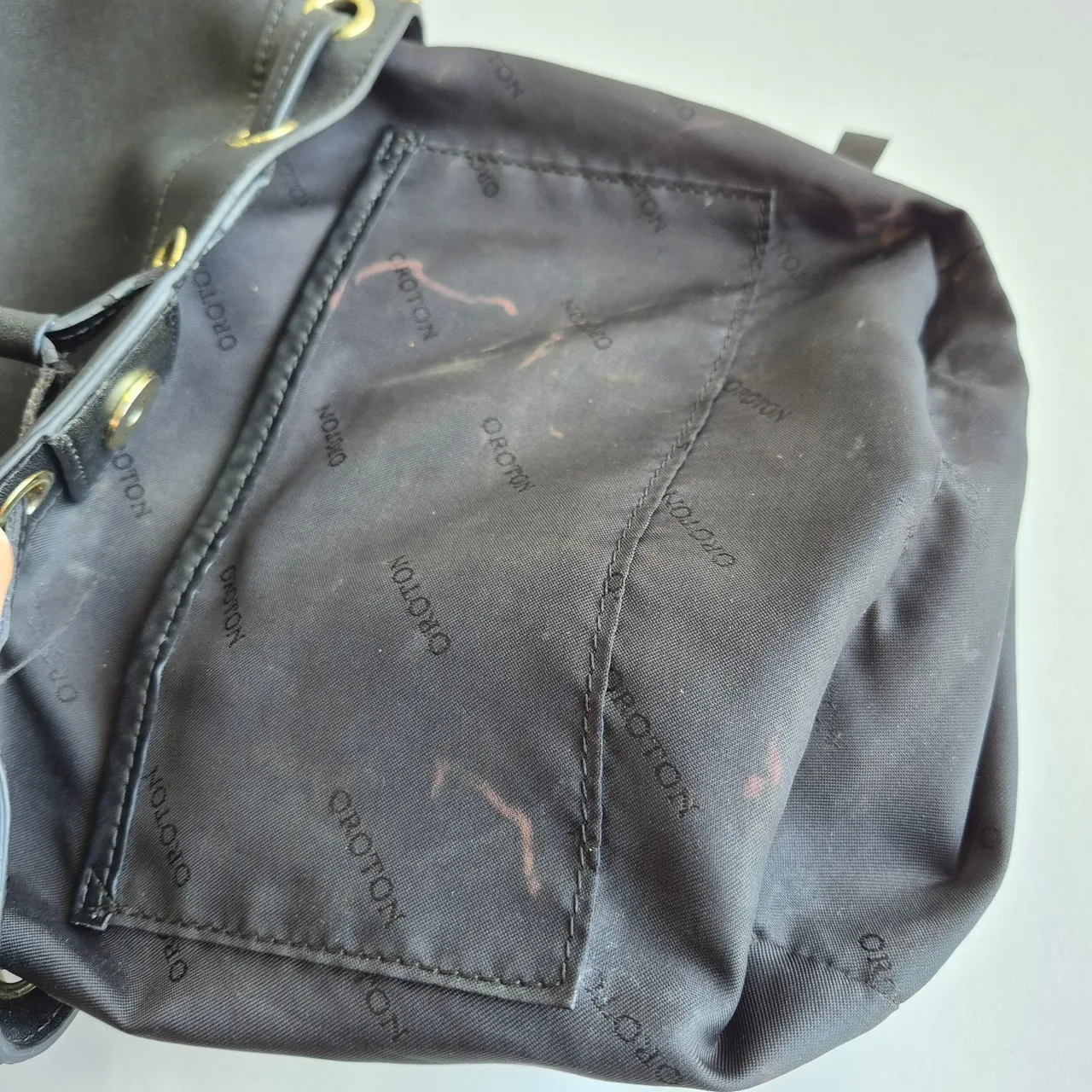 Oroton Medium Black Leather Bucket Shoulder Bag — photo 8