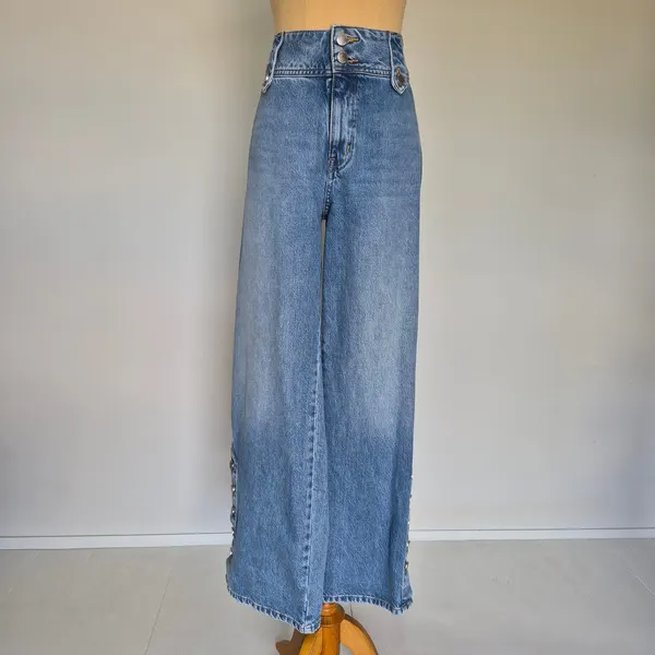 Decjuba Light Blue Wash Denim Button Detail Wide Leg Jeans Size 12
