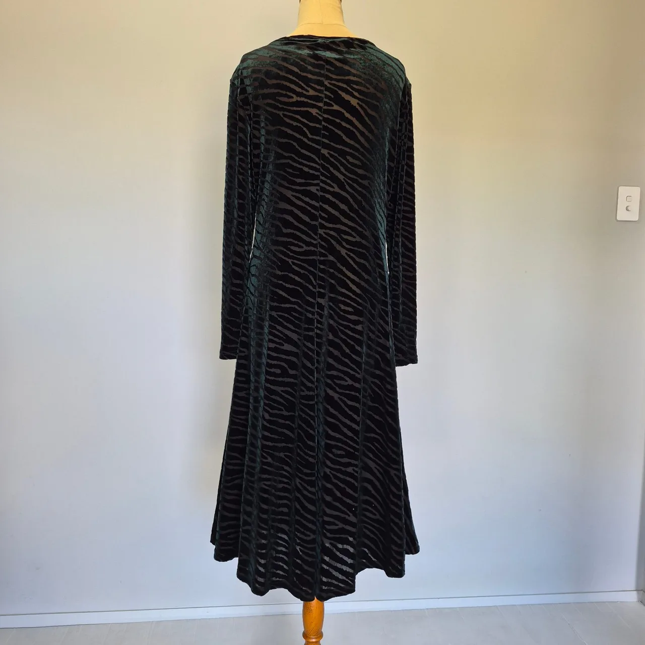 Gorman Semi-Sheer Green Burned Velvet Tiger Stripe Midi Dress Size 16 – photo 4