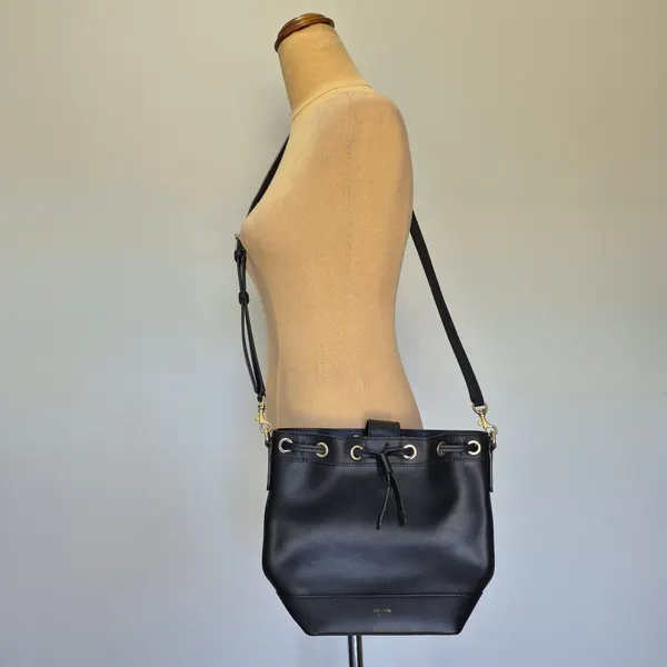 Oroton Medium Black Leather Bucket Shoulder Bag