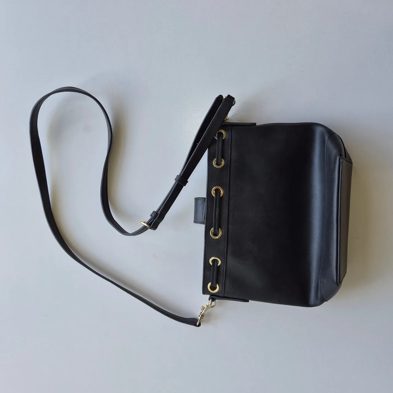 Oroton Medium Black Leather Bucket Shoulder Bag — photo 4