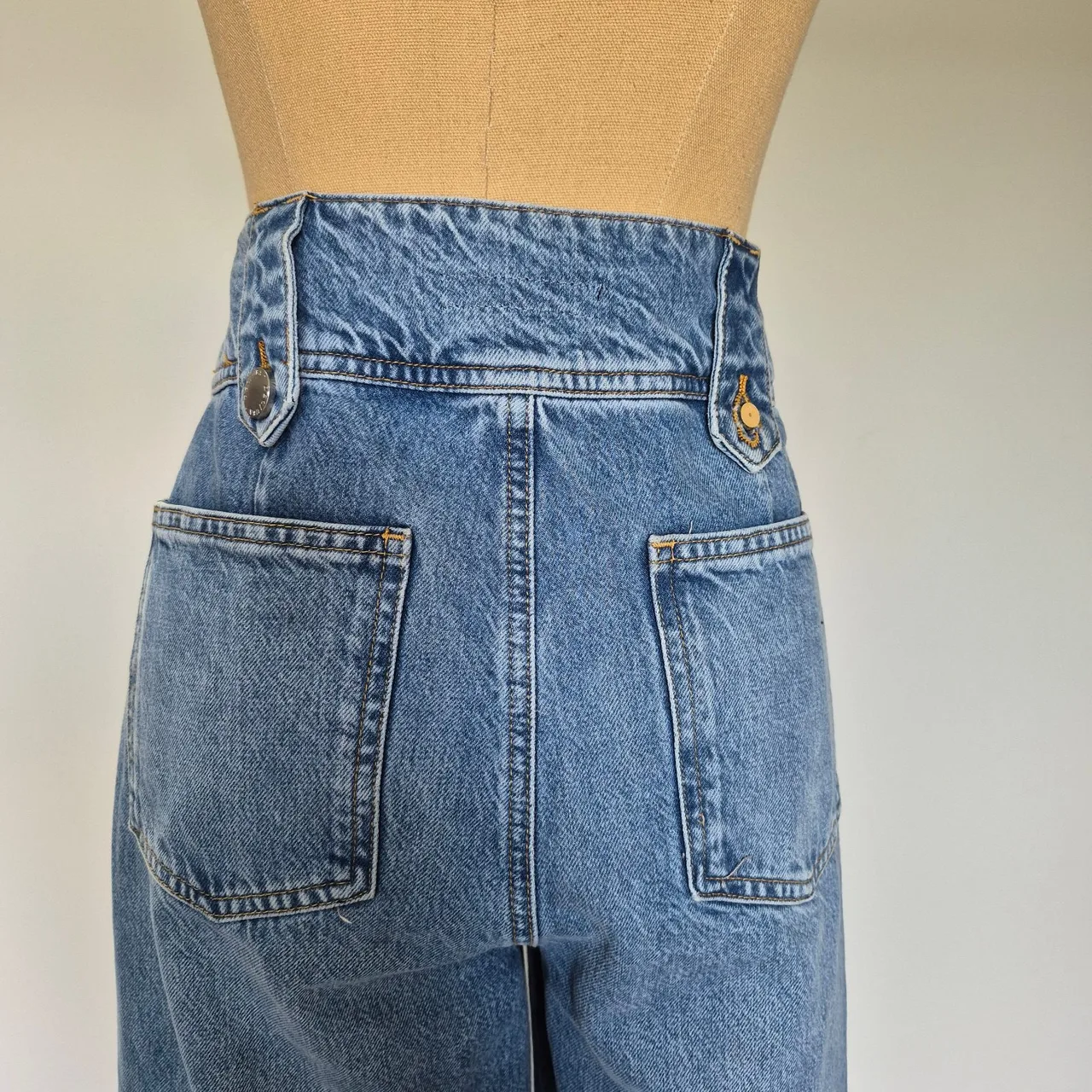 Decjuba Light Blue Wash Denim Button Detail Wide Leg Jeans Size 12 — photo 7