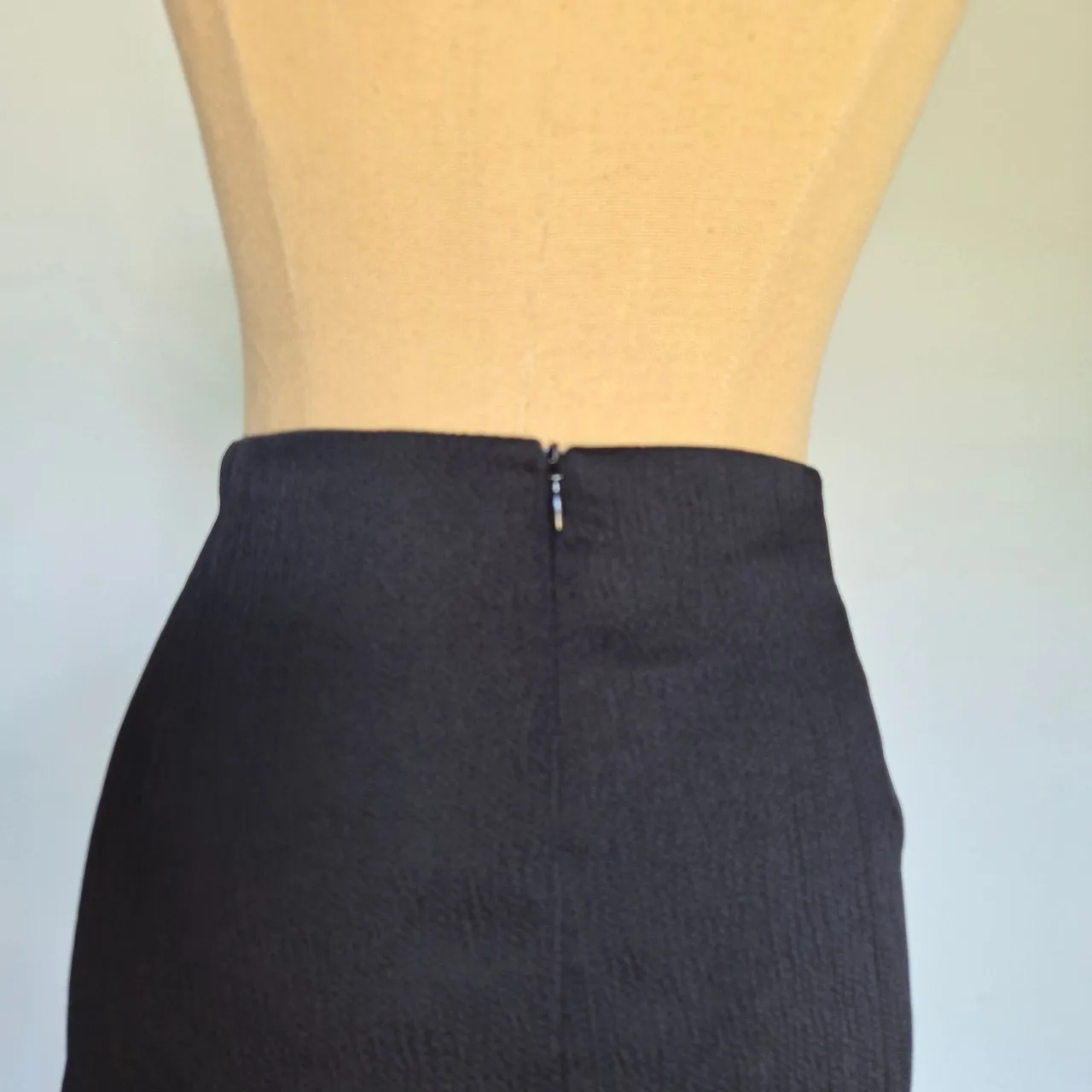 Veronika Maine Edit Black Textured Satin Split Midi Skirt Size 16 – photo 6