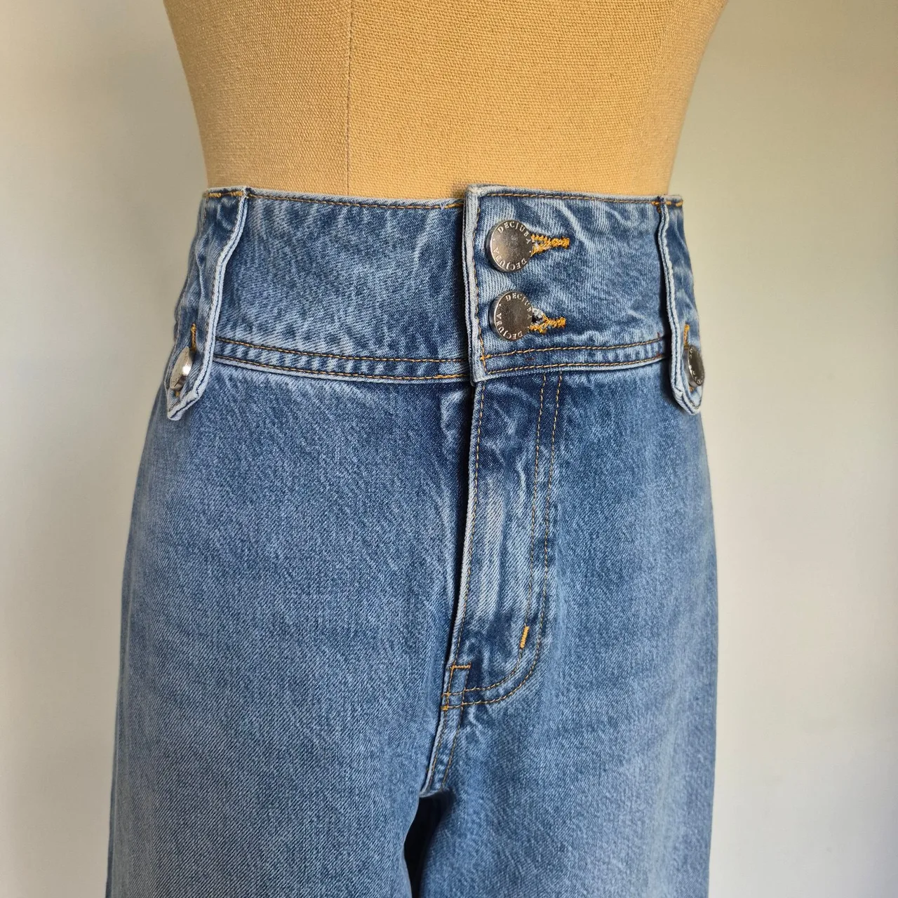 Decjuba Light Blue Wash Denim Button Detail Wide Leg Jeans Size 12 — photo 5
