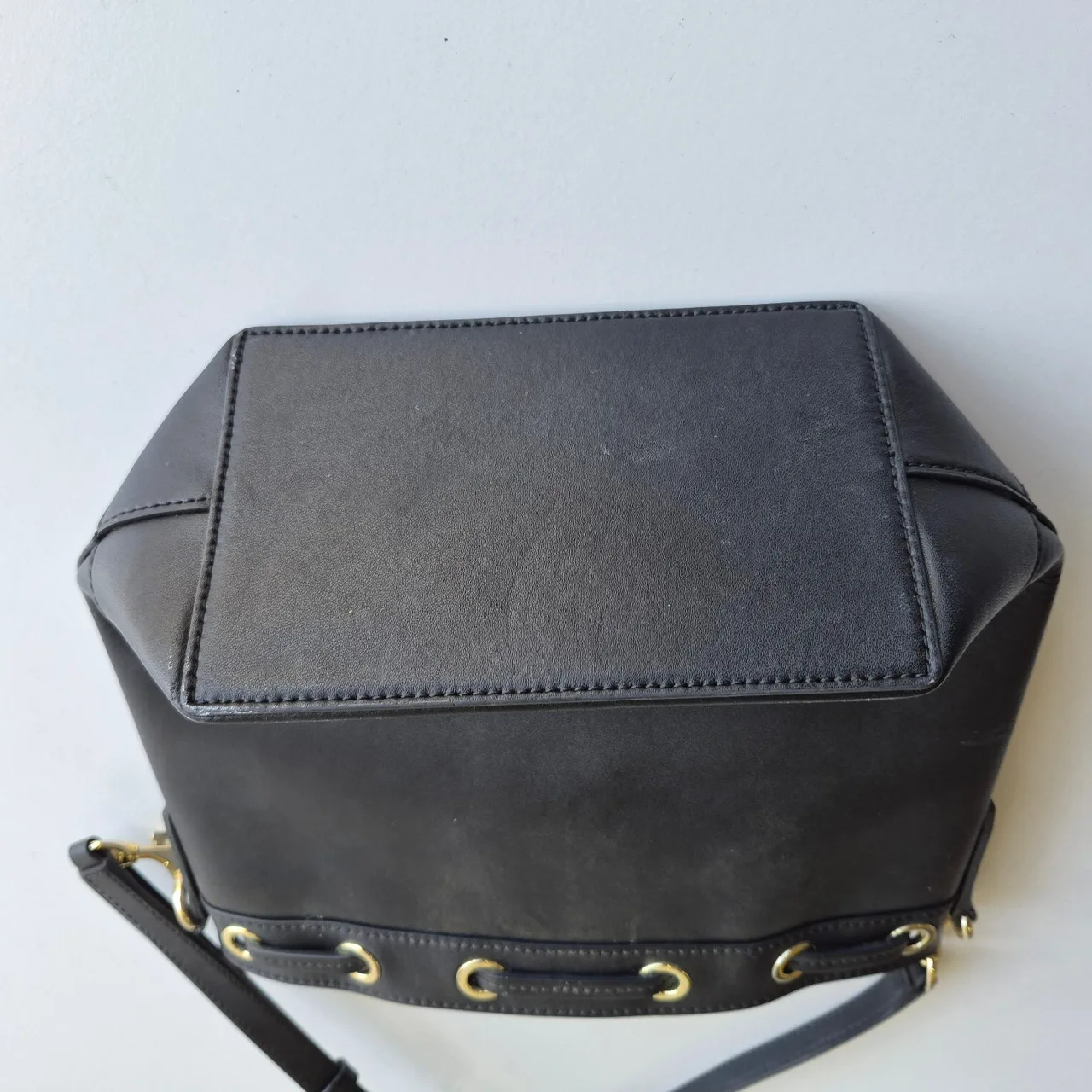 Oroton Medium Black Leather Bucket Shoulder Bag — photo 6