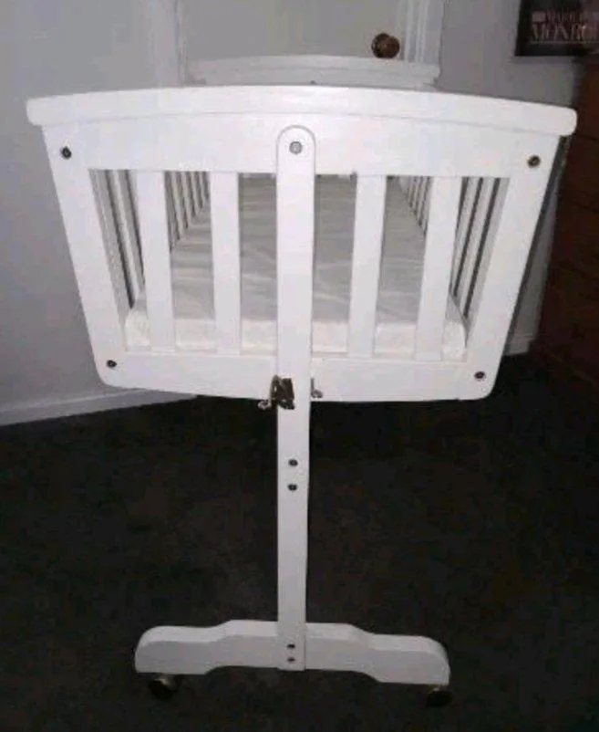 Baby Bassinet Wooden Cradle Rocking Lockable White – photo 3